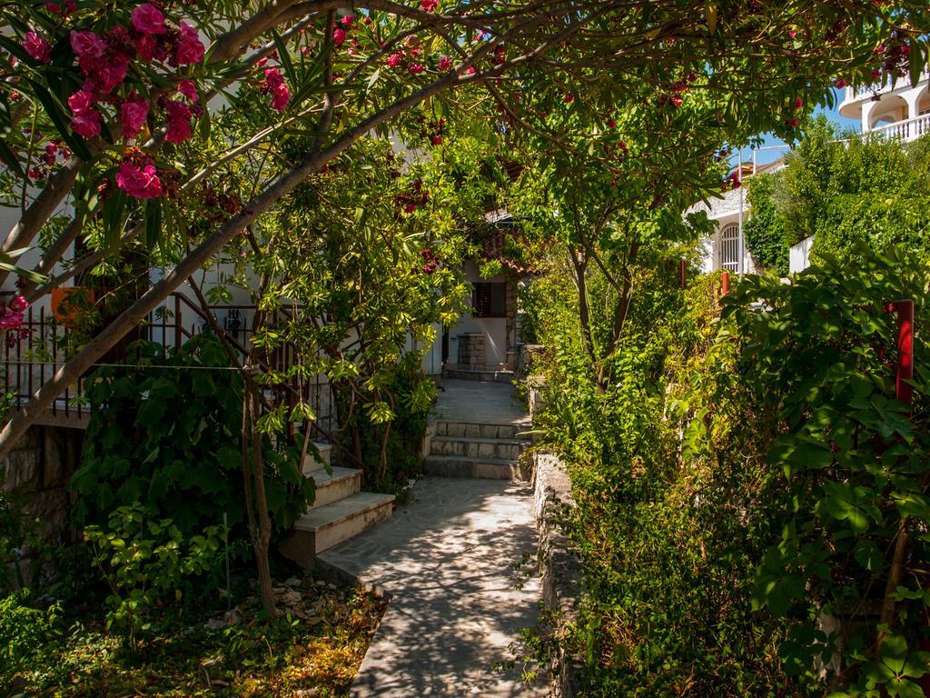 Villa Clematis Trogir Exterior photo